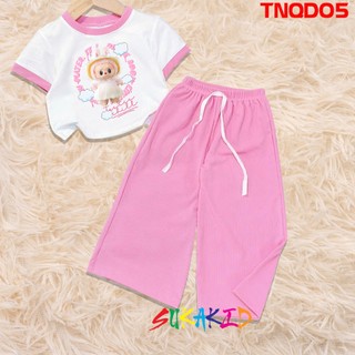 Bộ đồ bé gái tay ngắn quần ống rộng thun gân hình con labubu đầm trắng cho bé 6kg đến 30kg.TNQD05.