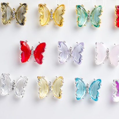 Charm bướm đá trong