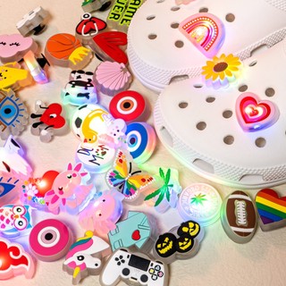 Sticker Gắn Dép Nhấp Nháy Jibbitz Dép Cross Đèn Led, Phụ Kiện Trang Trí Dép Có Đèn Siêu Xinh [ STICKER ĐÈN ]