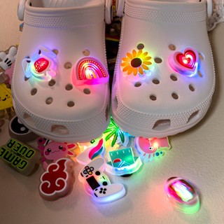 Sticker Gắn Dép Nhấp Nháy Jibbitz Dép Cross Đèn Led, Phụ Kiện Trang Trí Dép Có Đèn Siêu Xinh [ STICKER ĐÈN ]