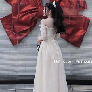 Váy trễ vai bèo buộc nơ eo