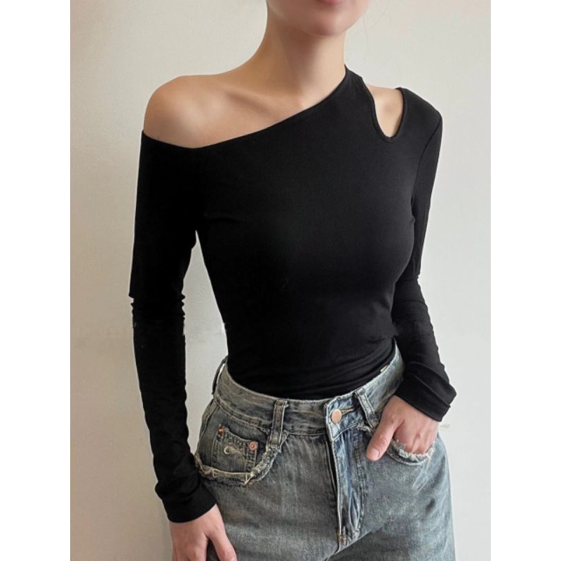 Áo thiết kế lệch vai khoét lỗ trên vai tinh tế và duyên dáng có big size 