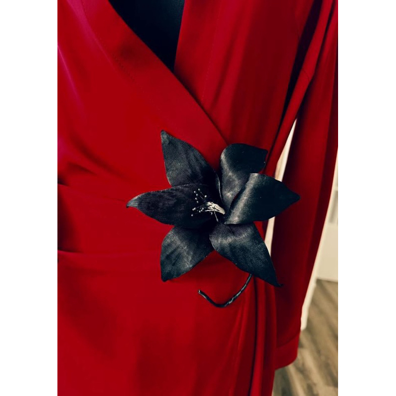 Cài áo hoa ly cover