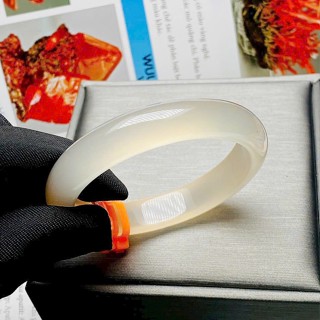 Vòng tay bản Chalcedony Bạch Nguyệt Quang siêu đẹp cho nữ tay nhỏ size 48 49