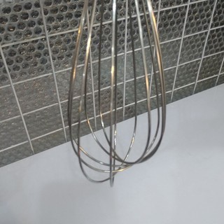 Dụng cụ đánh trứng bằng tay
