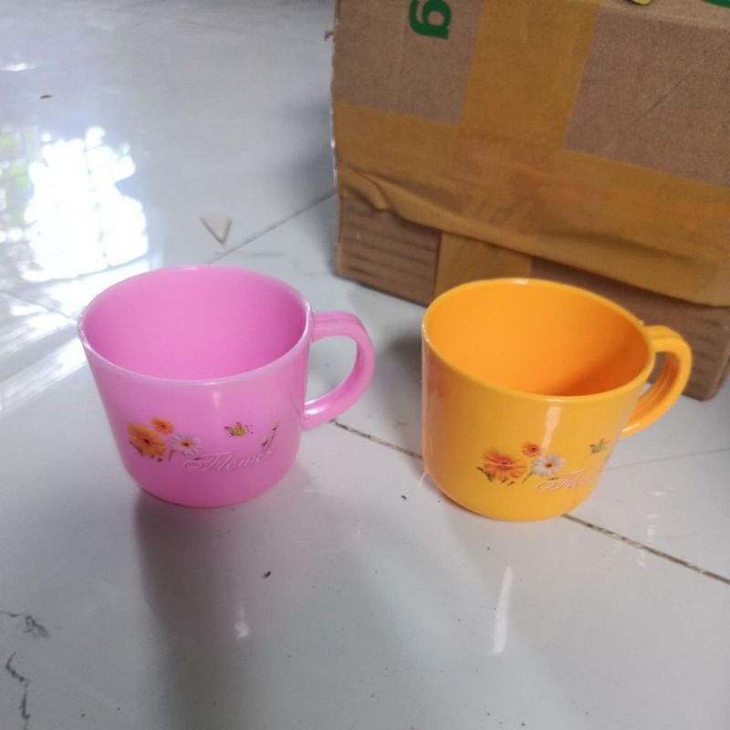 cốc, tách nhựa uống nước