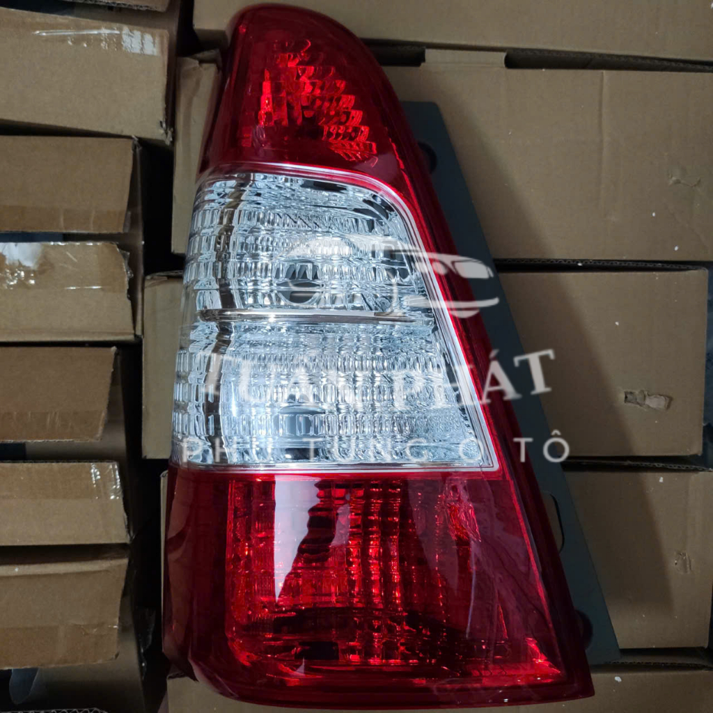 ĐÈN HẬU TOYOTA INNOVA 2012-2015 TYC