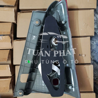 ĐÈN HẬU TOYOTA INNOVA 2012-2015 TYC
