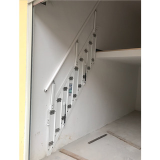 Thang gấp gọn ốp tường - Không chiếm không gian và dễ sử dụng