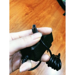 adaptor 19v 1a