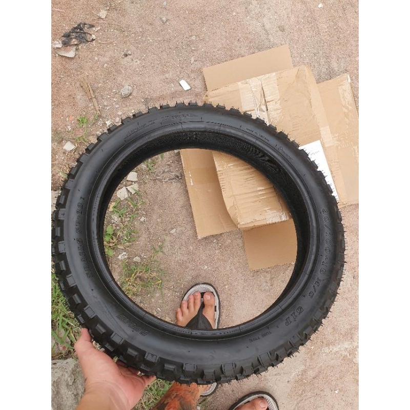 Vỏ Lốp xe irc 90/100-16 pg-1 , chính hảng new 100% .bám đường tốt và bền bỉ trên mọi địa hình......
