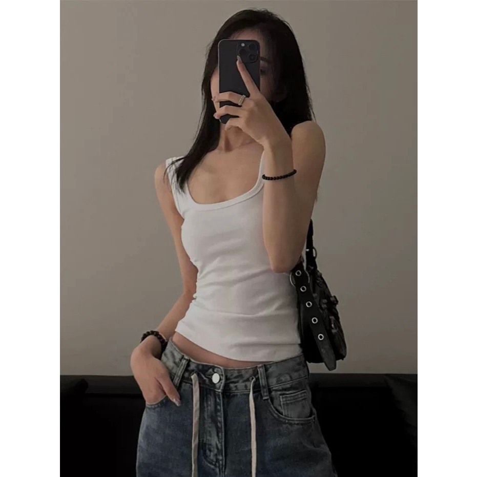 Áo thun không tay cổ U dáng dài basic, chất thun gân co giãn ôm body. | BigBuy360 - bigbuy360.vn