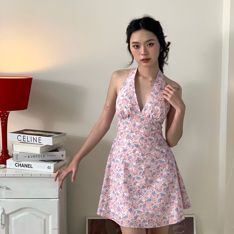Đầm cổ yếm cột cổ, hoạ tiết hoa mùa hè, có sẵn đệm nguc, may 2 lớp dày dặn.  ( Ảnh tự chụp ) | BigBuy360 - bigbuy360.vn