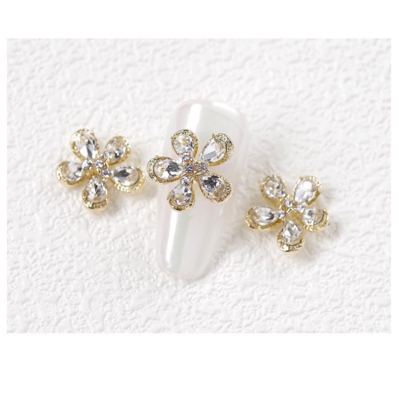 charm hoa trang tri nail