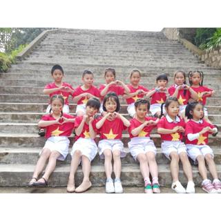 Áo Cờ Đỏ Sao Vàng Trẻ Em Đủ Size Cho Bé