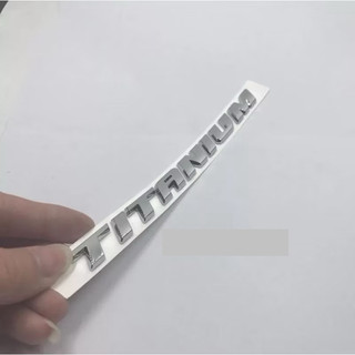 logo chữ FOCUS TITANIUM dán đuôi xe