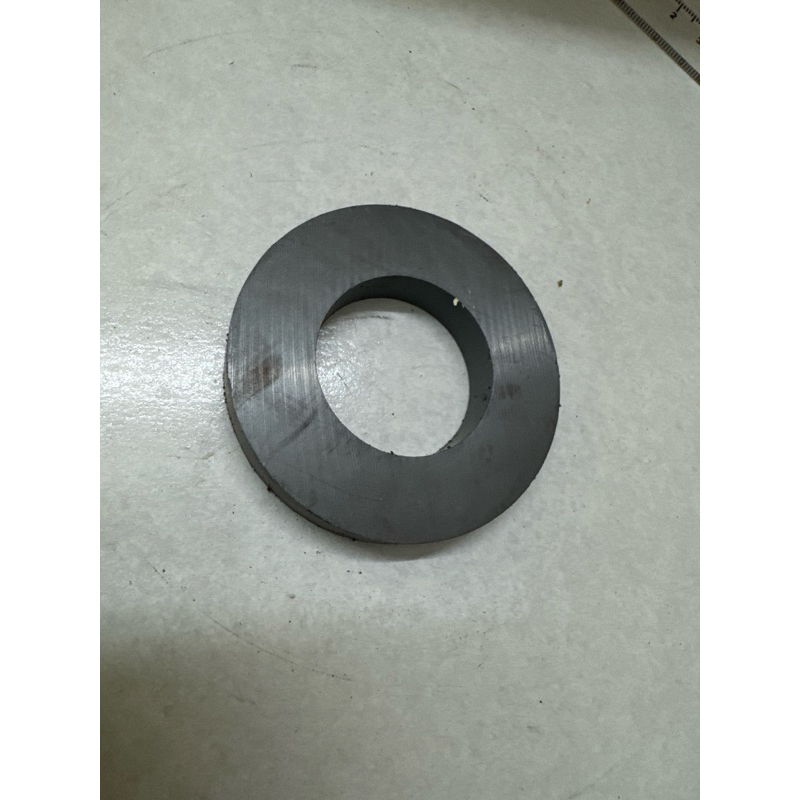 Nam châm đen Ferrite 60x10 lỗ 32mm