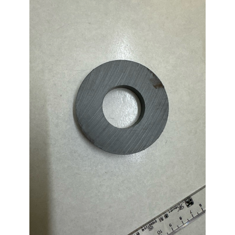 Nam châm đen Ferrite 70x10 lỗ 32mm