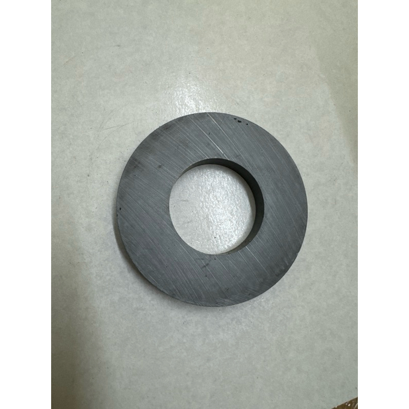 Nam châm đen Ferrite 80x10 lỗ 40mm