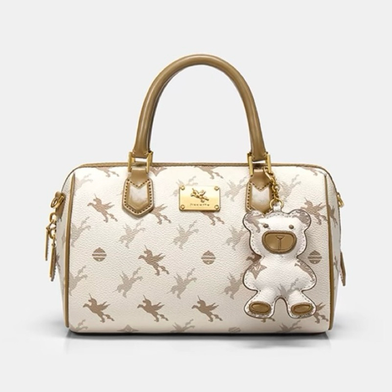 (Sẵn) Túi trống nucelle kèm charm gáu đeo chéo thanh lịch