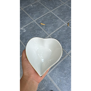 Bát tim viền vàng