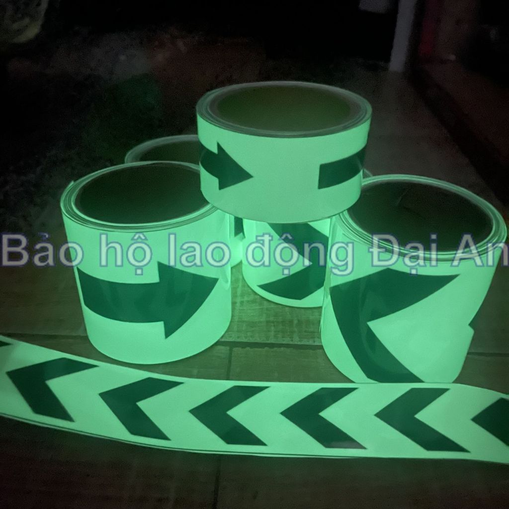 Băng keo dạ quang hình mũi tên chỉ dẫn lối thoát hiểm (exit)
