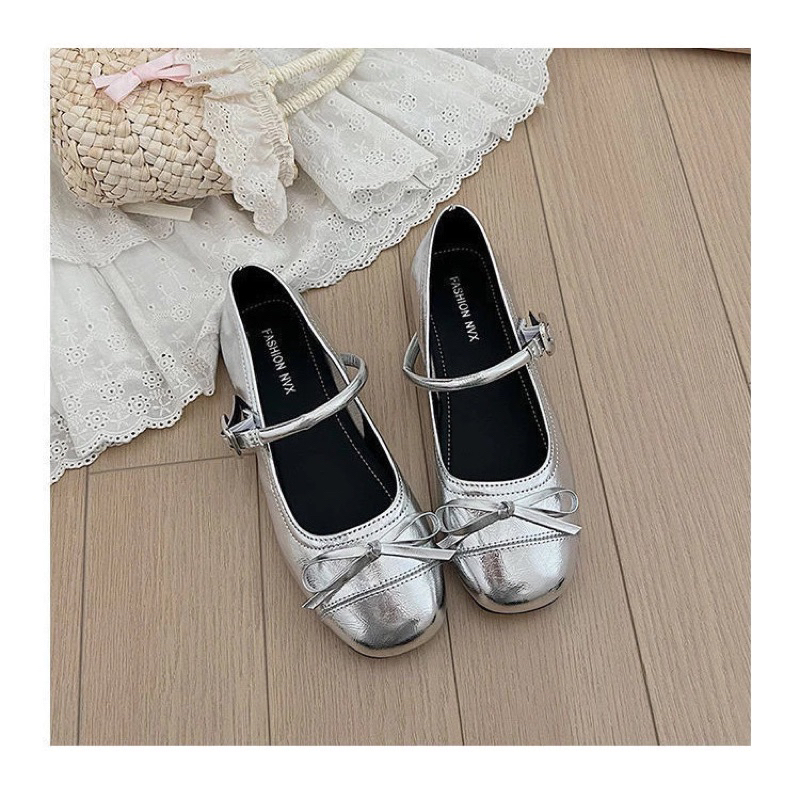 Giày bệt nơ mũi vuông dây ngang khoá vuông vàng | BigBuy360 - bigbuy360.vn