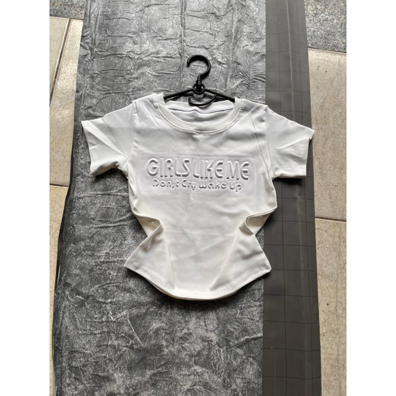 Áo croptop in hình