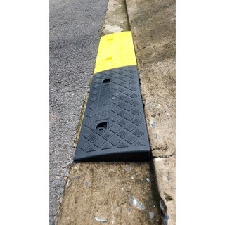  Dốc bục lên xuống xe máy xe hơi cao 7cm 5cm,4cm 3cm  bằng nhựa hình tam giác,cầu dất xe máy lên xuống bậc thềm 