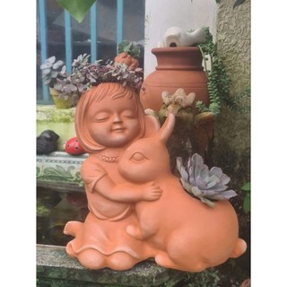  Chậu đất nung - chậu cô gái ôm thỏ 