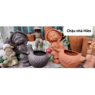 Chậu đất nung - chậu cô gái ôm gà