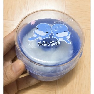 Bông chấm phấn rôm Kuku. Hộp đựng phấn rơm KU.KU Duckbill ku5304 sợi bông mềm mại 7 x 8 cm