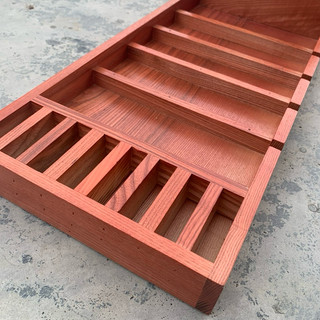 Khay gỗ đựng tông đơ và đồ nghề làm tóc