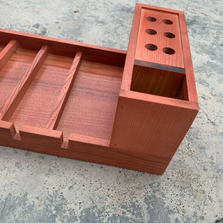 Khay gỗ đựng tông đơ và đồ nghề làm tóc