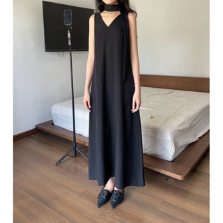  Đầm suôn dáng dài xẻ lưng kèm dây cổ 