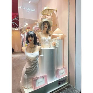 Manocanh bikini vẽ mặt