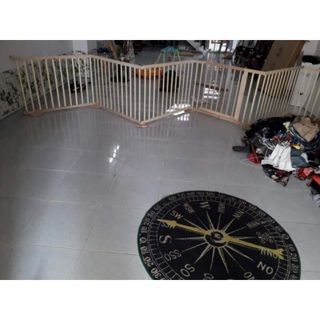 Rào chắn bé bằng gỗ
