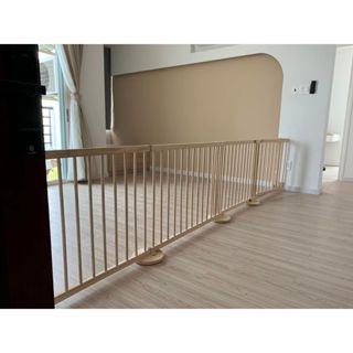 Rào chặn em bé rộng 1m ,  chắn cửa, cầu thang, hành lang để bảo vệ an toàn cho bé