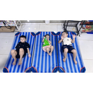 Giường lưới trẻ em thoáng mát có chân đỡ