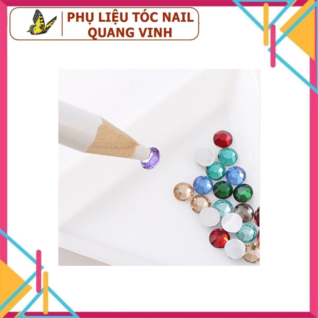 Cây hút đá chấm đá màu trắng