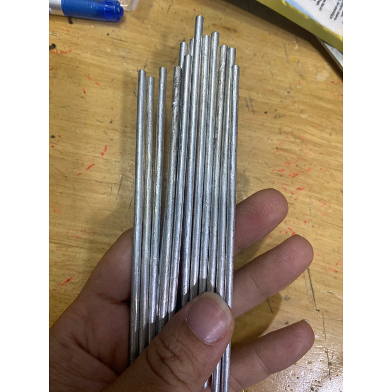 Giá đỡ len trục xoay len, trơn, mượt dễ sử dụng. Bảng căng len ô vuông