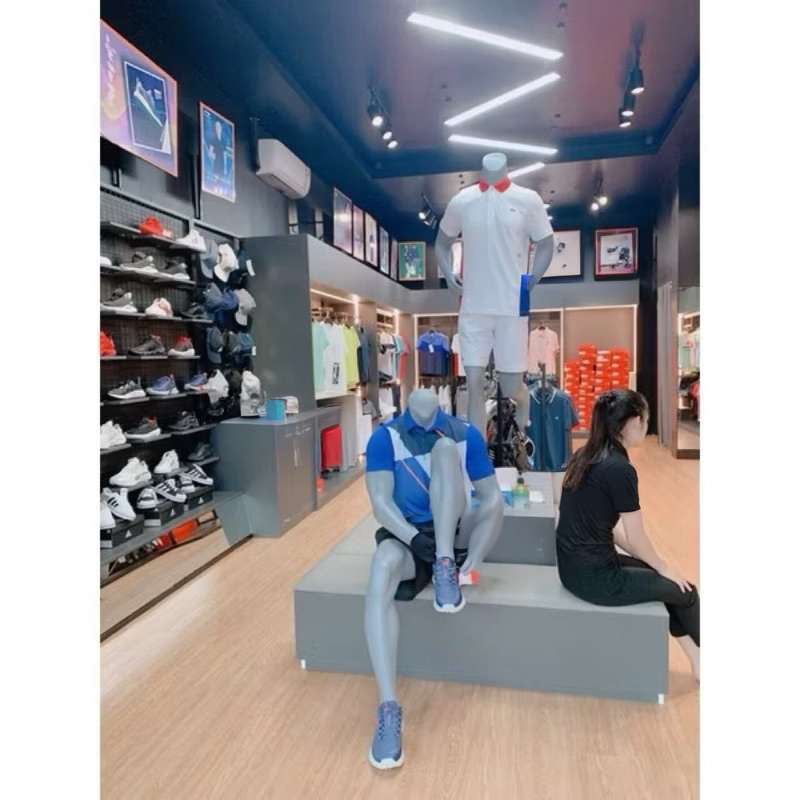 Manocanh thể thao dáng ngồi