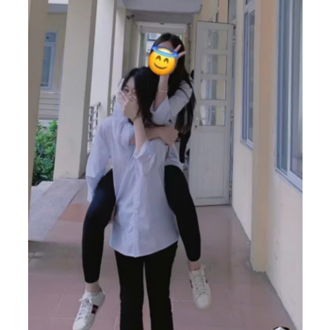 Áo trắng đi học