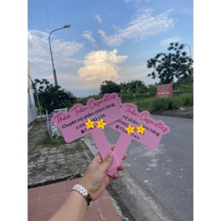 bảng hiệu cầm tay in uv theo yêu cầu