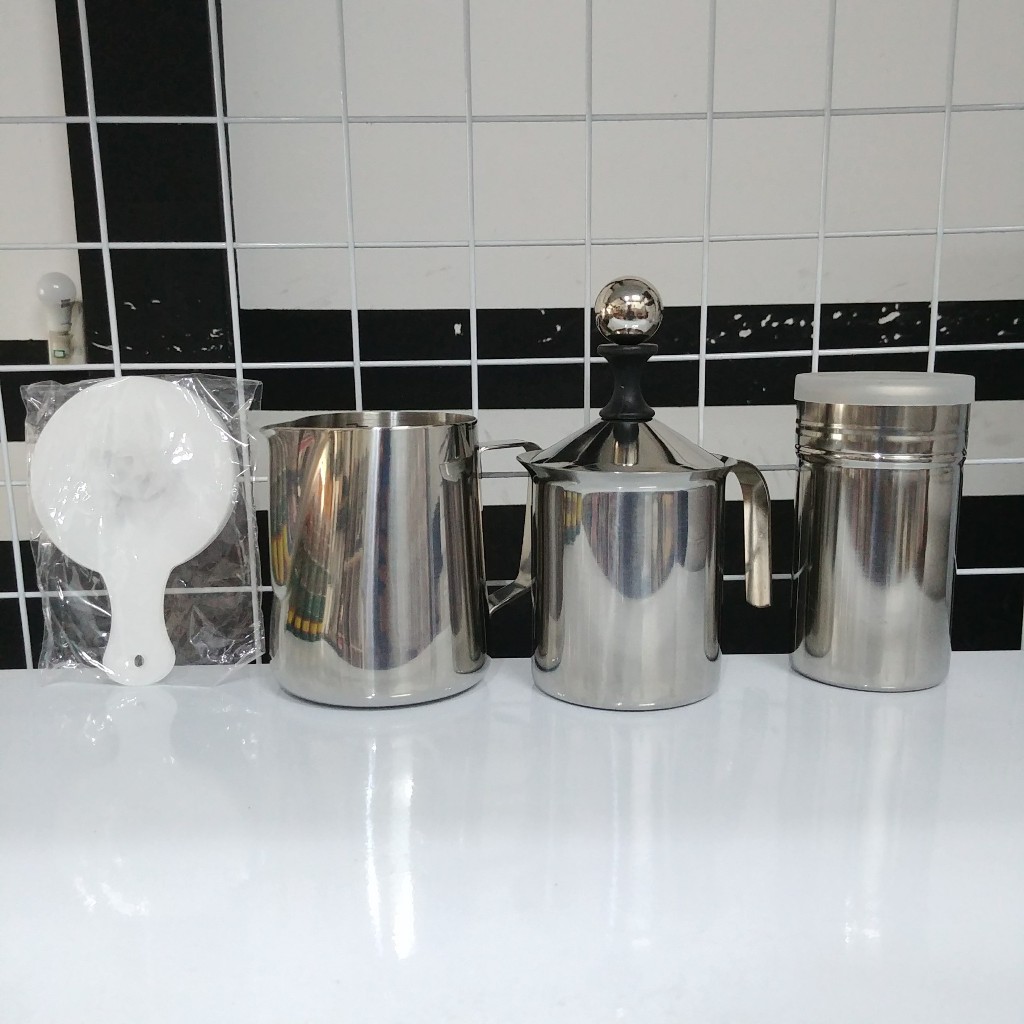 Combo 4 dụng cụ inox đánh sữa (Ca đánh sữa 400ml, Ca rót sữa 350ml, Khuôn, Lọ rắc bột)