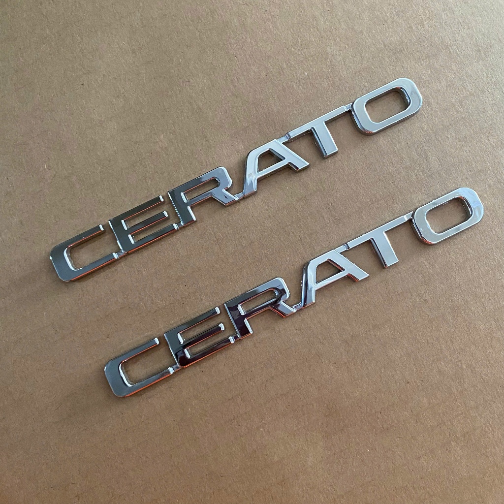 Chữ nổi Cerato được dán phía sau xe Kia Cerato