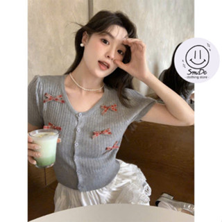 Áo Len Dệt Kim, Áo Len Kiểu Cổ Tròn Tay Ngắn Đính Nơ Ca Rô Cài Nút Có Thể Đóng Mở Kiểu Dáng Dễ Thương Hàng Qccc | Smide