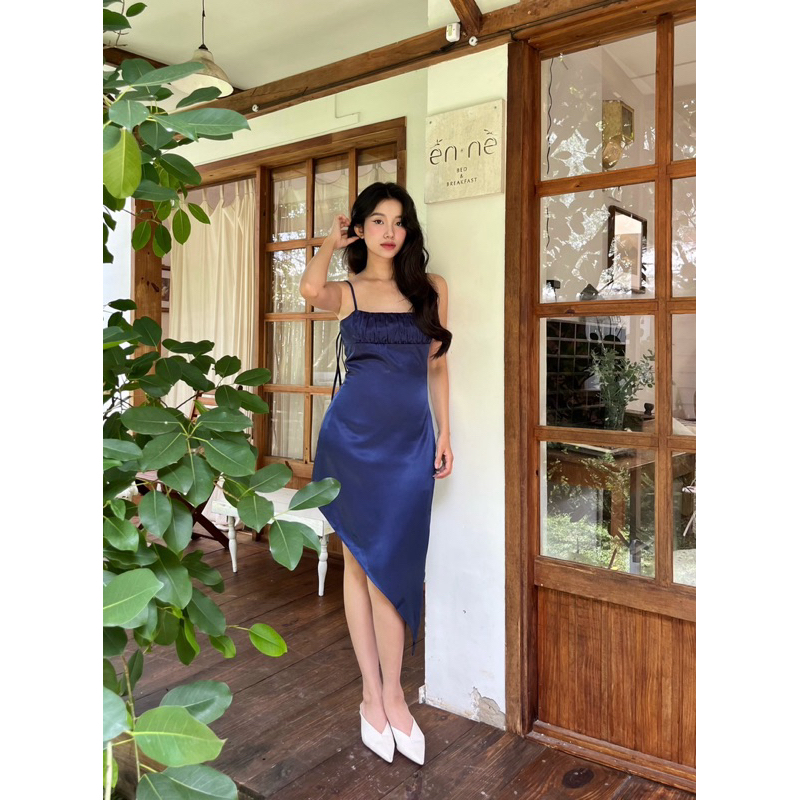 đầm lụa Celt xẻ tà xéo tôn dáng