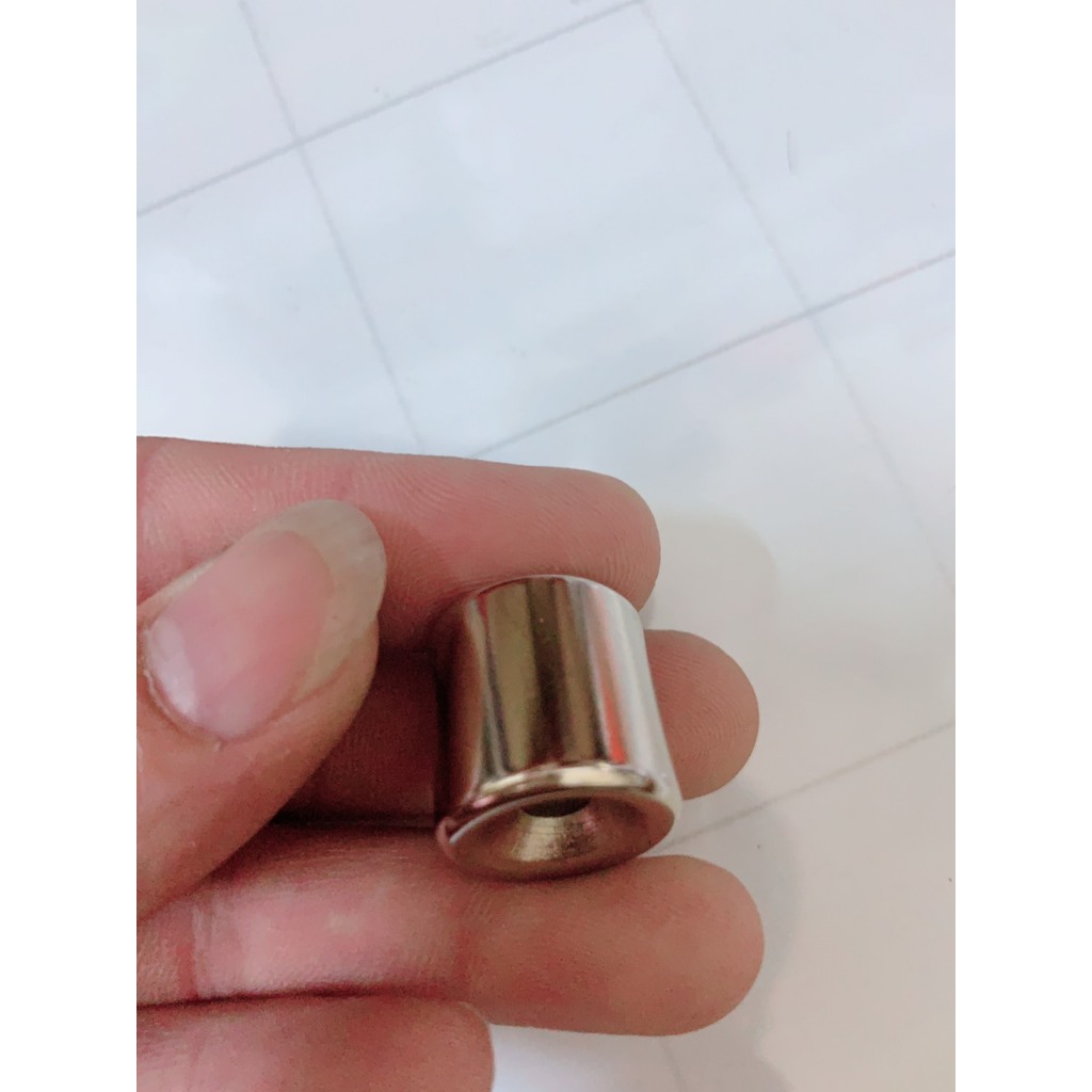 nam châm mạnh 20 * 20 lỗ 6MM