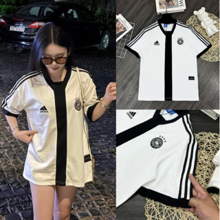  Áo Phông Nam Nữ A Đi Đát Thêu Logo Tuyển Đức Phối Sọc Đen Trắng Siêu Đẹp - Áo thun Nam Nữ Thể Thao Thêu Logo Siêu Nét 